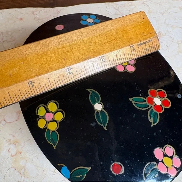 Vintage Lacquered Oval Lidded Box With Painted Flowers & Red Interior - Picture 11 of 11